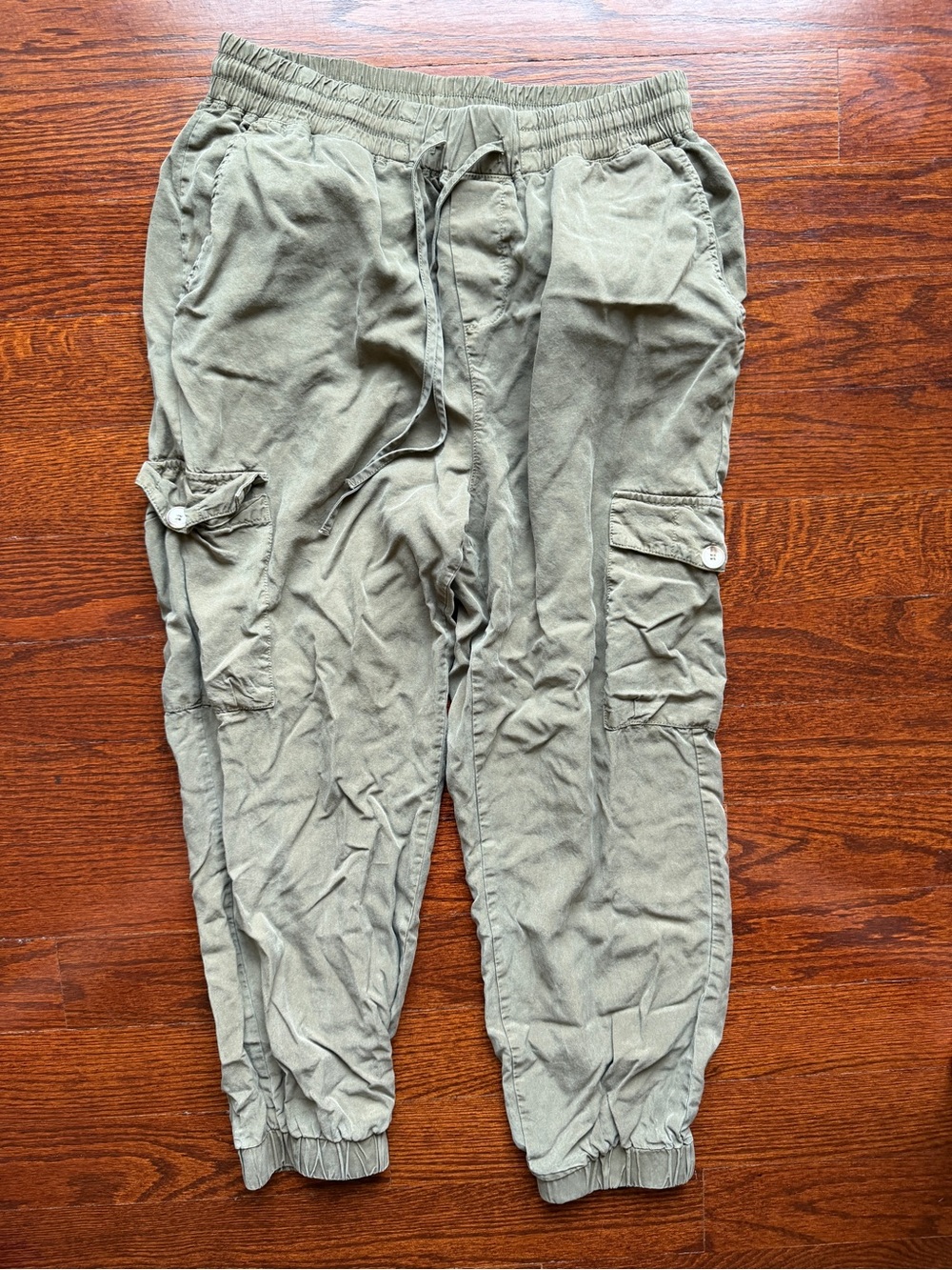 Women’s green army pants